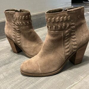 Jessica Simpson size 9 boots